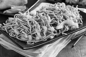 Veg Delhi Special Chow Mein