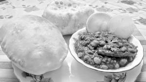 Chhole Bhature (2 Pcs.)