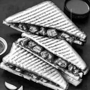 Jain Chilli Paneer Sandwich