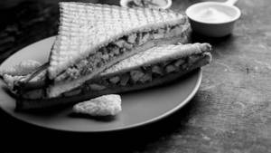 Achari Sandwich [2 Pieces]