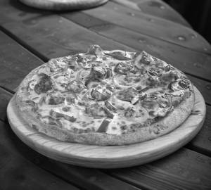 Paneer tikka pizza