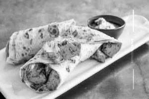 Achari Paneer Tikka Roll