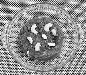 Moong Dal Halwa (100g).