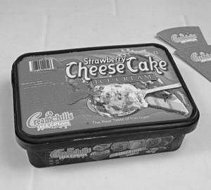 Strawberry Cheesecake Ice cream (700 ml)