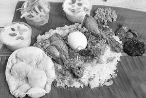 Chicken Pothi Biriyani With 8 Special Sides