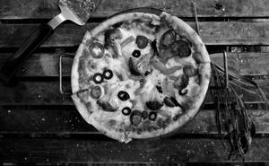 The Italian Connection Pizza Pan [9 Inches]