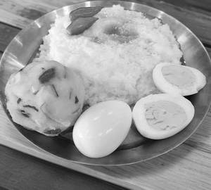 Dim Siddho Aloo Siddho Ghee Vaat