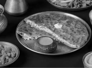 Paneer Piyaz Paratha