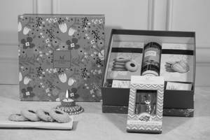 Large Green Floral Box Hamper-a