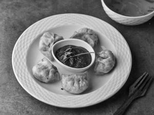 Veg Steam Momo - Served With Momo Sauce ( 5 PCS )