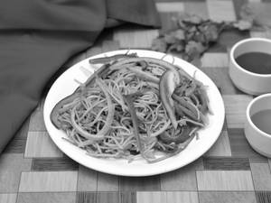 Veg Hakka Noodles (Full)
