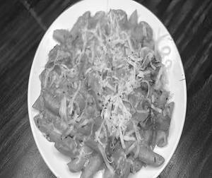 Pink Sauce Pasta {n}