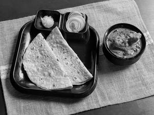 2 Chapathi + Chicken Curry