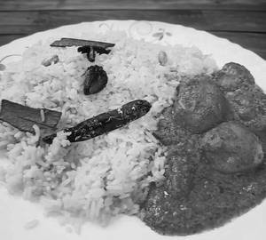 Basanti pulao and dim kosha combo