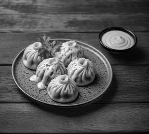 Veg Cheese Sauce Momos