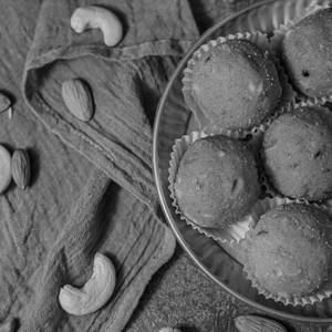 Gond Laddu