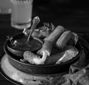 Juicy Chicken Cheezy Fingers (2pcs)