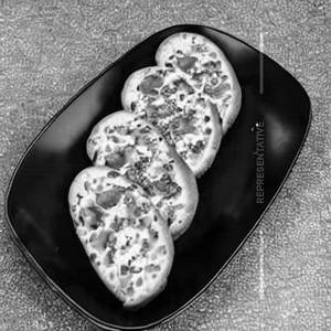 Paneer Makhani Garlic Bread