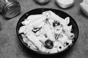 White Sauce Pasta (veg)