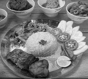 Fish thali [mach bhaja] bhaja