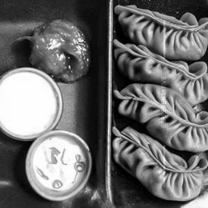 Veg kurkure momos [6 pieces]
