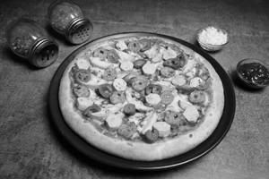 Fiery Grilled Chicken Pizza