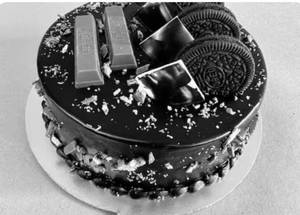 Eggless Kitkat And Oreo Premium Exotic Cake (720 Grams)