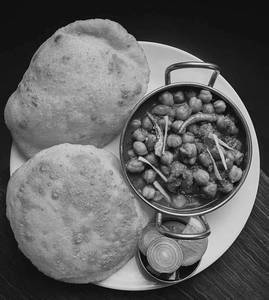 Chole Bhature [2 Bhature]