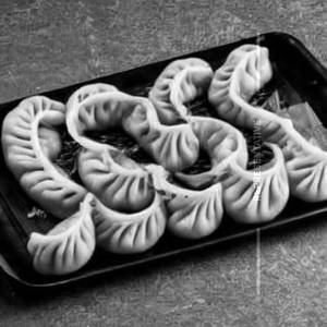 Veg bhutani momos [6 pieces]