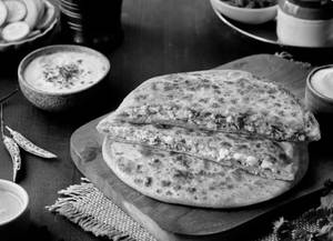 Special Paneer Do Pyaza Paratha