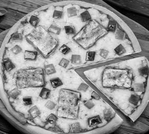 Paneer tikka pizza