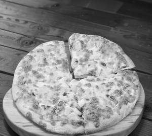 Double cheese corn pizza