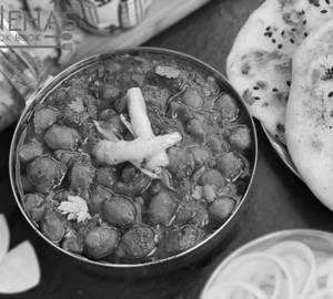 Chole Kulcha (2 pcs)