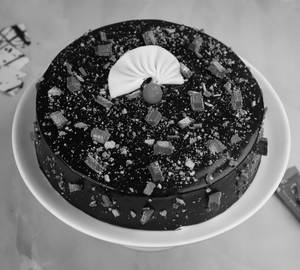 Eggless Kitkat Chocolate Cake