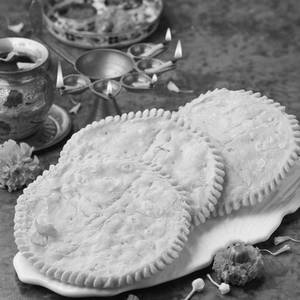 Karwa Chauth Fikki Mathri