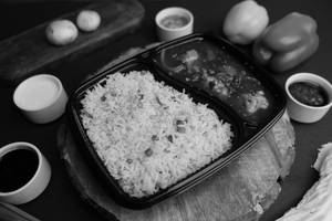 Chicken In Schezwan Sauce With Veg Hakka Noodles/veg Fried Rice