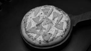 Chicken Seekh & Chicken Salami Pizza Regular
