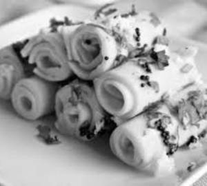 Khandwi (4 Pieces) (1 Plate)