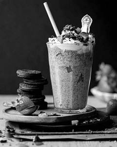 Strawberry Oreo Crumble