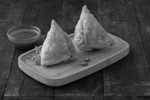 Punjabi Samosa With Chutney