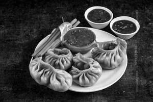 Veg fried momos