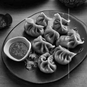 Paneer chilli momos