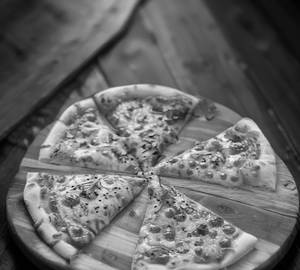 Hot Schezwan Pizza