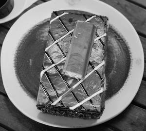 Kitkat Chocolate Premium Pastry