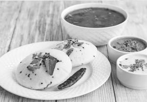 Idli [With Sambhar and Chutni]