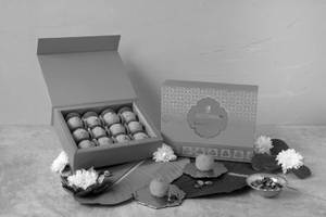 Moti Choor Premium Ladoo Box