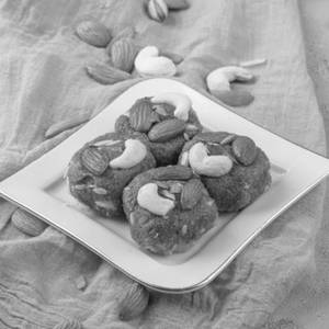 Badam Pinni
