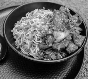 Veg Noodles With Chilly Chicken Boneless [3Pc]🔴