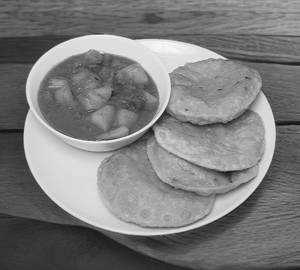 Kochuri Koraichotir Aloo Dum