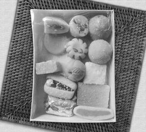 Peda 1Pcs Basan Laddu 1Pcs Kalakand 1Pcs Gund Laddu 1Pcs Milk Cake 1Pcs And More Delicious Sweets